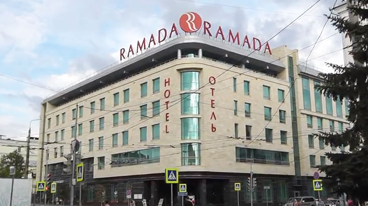 Отель Ramada.